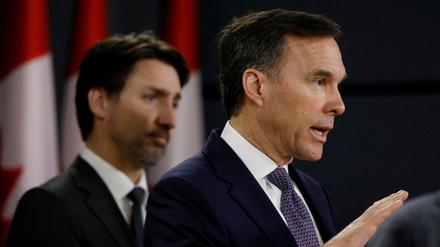 Kanadas Finanzminister Bill Morneau (rechts) mit Premier Justin Trudeau (Archivbild) 