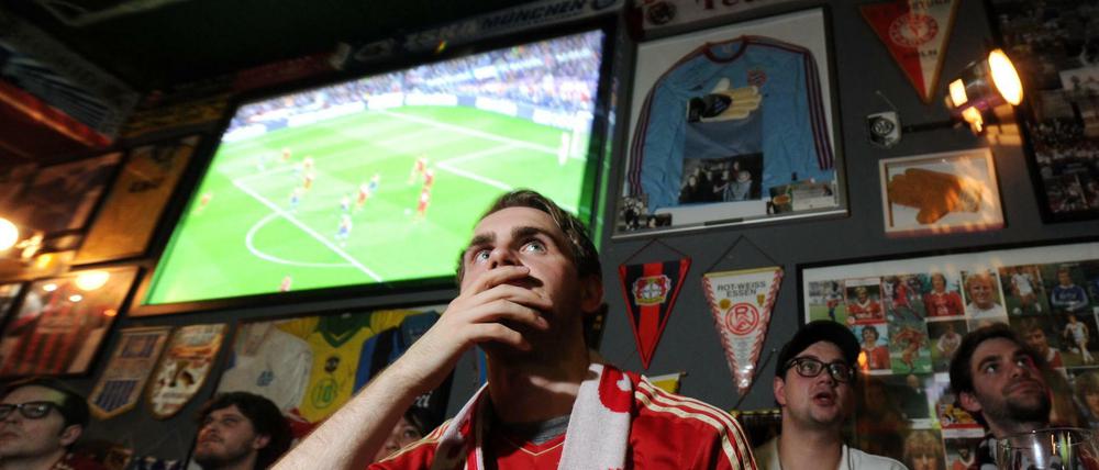 Fußballgucken im Kollektiv könnte bald der Vergangenheit angehören.