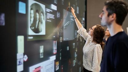 Digital in die Vergangenheit. Auf die Besucher wartet in der Dauerausstellung ein interaktives Familienalbum.