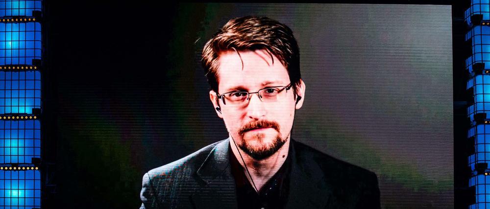 Edward Snowden auf der Leinwand bei einer Konferenz in Lissabon 2019