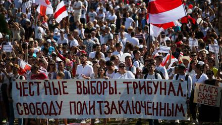 Etwa 100.000 Menschen sollen sich an der Demonstration in Minsk beteiligt haben.