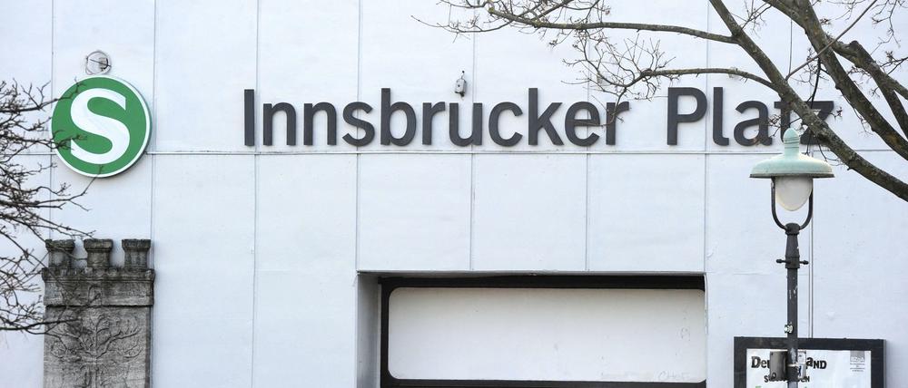 Der Eingang des S-Bahnhofs Innsbrucker Platz in Berlin-Friedenau.