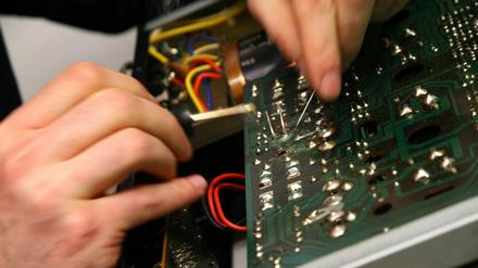 Einfach mal selber reparieren: Repair Cafés helfen dabei, Altes nicht wegwerfen zu müssen.
