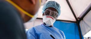 In vielen afrikanischen Ländern ist der Zugang zu medizinischer Versorgung gerade im ländlichen Bereich schon in gewöhnlichen Zeiten problematisch.