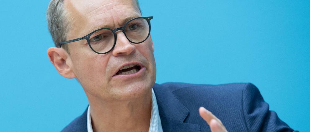 Der Regierende Bürgermeister von Berlin, Michael Müller (SPD), will, dass über kostenpflichtige Tests für Reiserückkehrer diskutiert wird.