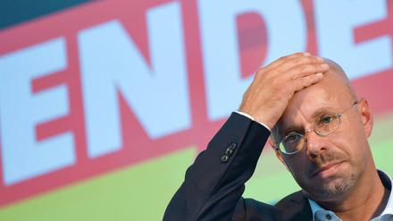 Andreas Kalbitz, Landesvorsitzender der AfD in Brandenburg, tritt zurück.