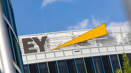 Früher Ernst &amp; Young, heute EY - und mit einigen Vorwürfen konfrontiert. 