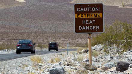 Im Death-Valley-Nationalpark waren Schilder vor der Hitze.