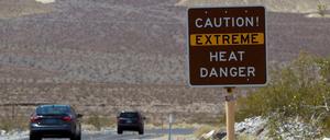 Im Death-Valley-Nationalpark waren Schilder vor der Hitze.