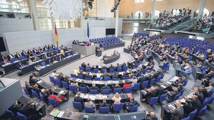 Die Koalitionsspitzen streiten um die Frage, ob die Zahl der Wahlkreise verringert oder Direktmandate gekappt werden. 