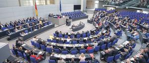 Die Koalitionsspitzen streiten um die Frage, ob die Zahl der Wahlkreise verringert oder Direktmandate gekappt werden. 