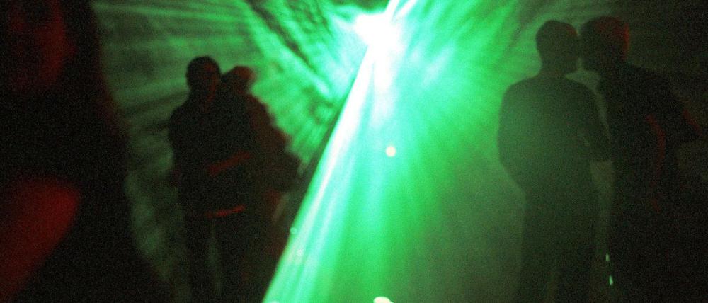 Wild feiern und Abstand halten – geht das überhaupt?