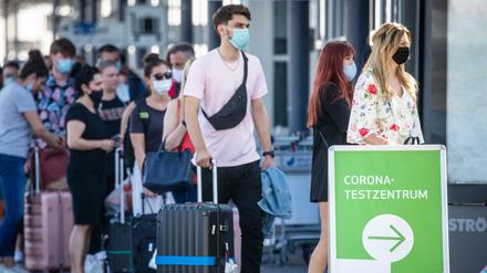 Ein Corona-Testzentrum am Flughafen (Symbolbild).