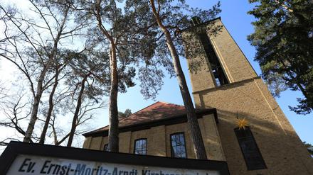 Die Gemeinde der Ernst-Moritz-Arndt-Kirche debattiert über belastetes Inventar.