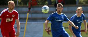 Patrick Jahn (Mitte, hier im Testspiel gegen den Berliner AK mit Justin Gerlach) und Mike Ryberg (re.) sind neu bei Hertha 03. 
