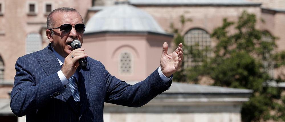 Der türkische Präsident Erdogan vor der Hagia Sophia (am 7. August 2020)