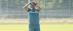 Im Training am Montag hatte Bruno Labbadia einiges auszusetzen am Training seiner Mannschaft. Generell aber ist er mit der Vorbereitung sehr zufrieden.