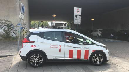 Überwachungswagen für Falschparker in Amsterdam.