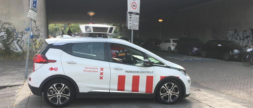 Überwachungswagen für Falschparker in Amsterdam.