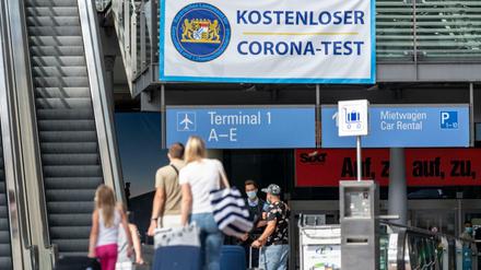 Bisher gratis - aber Berlins Regierender Müller und Politiker aus der FDP wollen das ändern (Szenenfoto vom Münchner Flughafen).