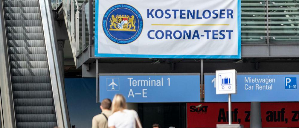 Bisher gratis - aber Berlins Regierender Müller und Politiker aus der FDP wollen das ändern (Szenenfoto vom Münchner Flughafen).