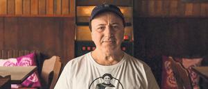 Der Mann auf dem Shirt. Seit 37 Jahren betreibt Necip Cakir mit seiner Frau die Kupferkanne in Schöneberg.