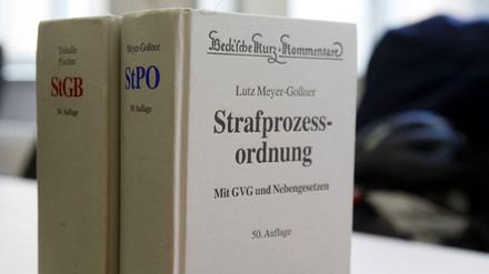Nach Recht und Gesetz muss es im Strafgericht zugehen. Und das Gesetz sagt: Deutsch sprechen