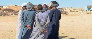 Der Kamelhändler weiß, wie es geht: lange Kleidung gegen Hitze.