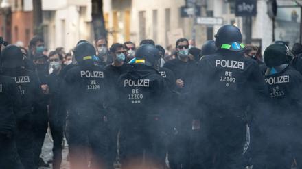 Bei den Demonstrationen gegen die Räumung der Kiezkneipe "Syndikat" wurde ein Polizist schwer verletzt. 