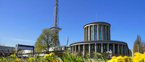 Blick auf die Messe und den Funkturm in Berlin.
