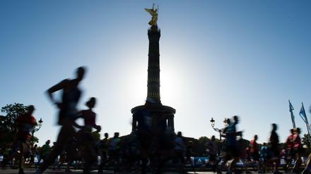 Läufer rund um die Siegessäule. Am 27. September soll es die Mini-Auflage des Marathons geben.