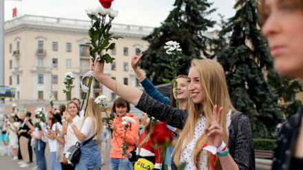 Belarus: Aktivistinnen der Opposition bei einem Protest gegen staatliche Gewalt in Minsk. 