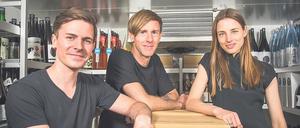 Berliner Sake-Pioniere. DJ Richie Hawtin (Mi.) mit Laura Käding und Maximilian Fritzsch.