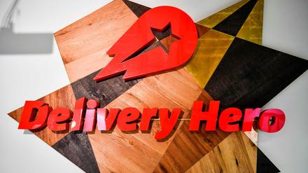 Ein Logo in der Lounge-Area in der Delivery-Hero-Zentrale in Berlin .