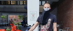 Nach eigener Aussage ist der junge Russe Wissenschaftler. Seinem Beruf könne er in seiner Heimat nicht nachgehen. 