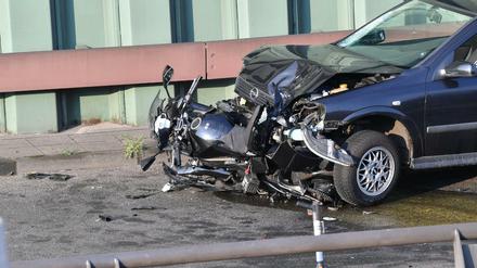 Mit einem schwarzen Opel hatte der Iraker Sarmad A. auf der A100 gezielt drei Motorradfahrer gerammt.