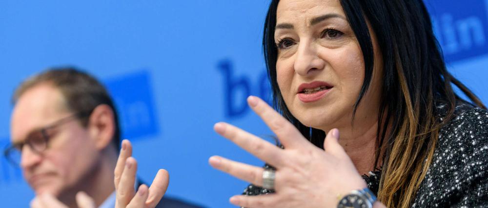 Zwischen Berlins Regierender Bürgermeister Michael Müller und Berlins Gesundheitssenatorin Dilek Kalayci gibt es wegen der Corona-Tests für Reiserückkehrer Ärger.