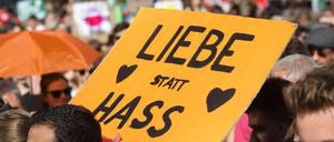 Liebe kann man ebenso wenig verordnen wie Empathie. Zuviel Emotionalisierung tut der Politik ohnehin nicht gut.