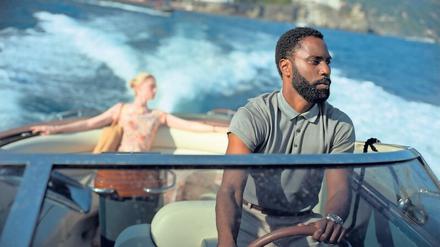 Kat (Elizabeth Debicki) verschafft dem „Agenten“ (John David Washington) Zutritt ins Machtzentrum. 