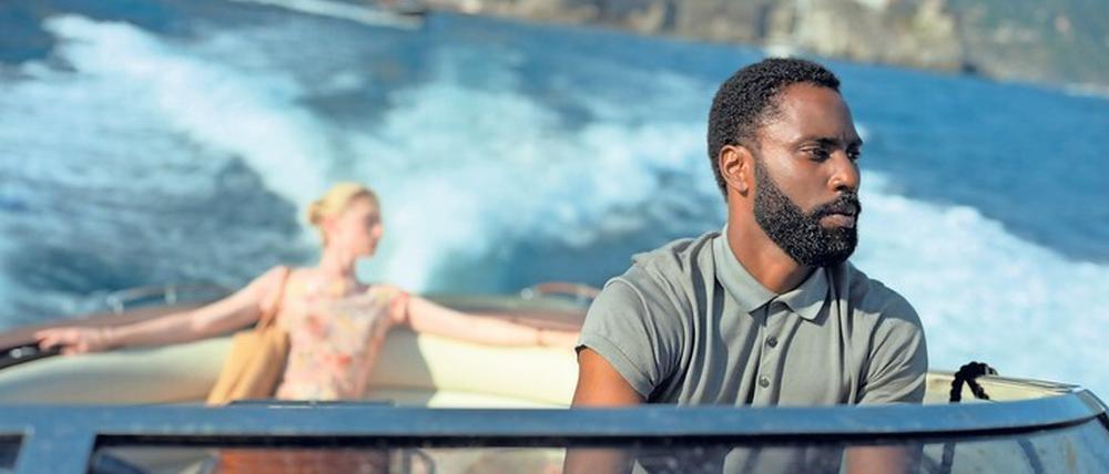 Kat (Elizabeth Debicki) verschafft dem „Agenten“ (John David Washington) Zutritt ins Machtzentrum. 