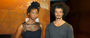 Am Sonntag im Technikmuseum. Die Künstlerin Monilola Olayemi Ilupeju und ihr Kollege Philip Kojo Metz (Bild unten) setzen sich derzeit mit einer Performance kritisch mit der Installation zum Sklavenhandel, die abgebaut wird, auseinander.