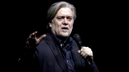 Trumps ehemaligem Berater wird vorgeworfen, Spendengeld unterschlagen zu haben.