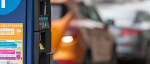 Keine Parkgebühren bezahlen? Verkehrssenatorin Regine Günther lehnt eine Ausnahmeregelung für bestimmte Berufsgruppen ab.
