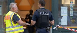 Nach zwei Überfällen auf Commerzbanken in Berlin ist am Mittwoch ein Tatverdächtiger festgenommen worden.