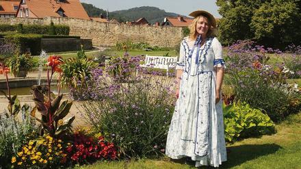 Blühende Geschichte. Wenn Annekatrin Wagner zum Blankenburger Schloss führt, verwandelt sie sich in Fürstin Christine Luise. Die hielt hier Hof im 17. Jahrhundert.