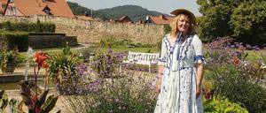 Blühende Geschichte. Wenn Annekatrin Wagner zum Blankenburger Schloss führt, verwandelt sie sich in Fürstin Christine Luise. Die hielt hier Hof im 17. Jahrhundert. 