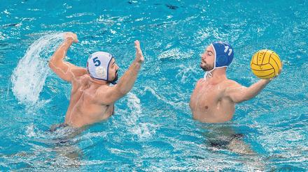 Es geht wieder los. In der Wasserball-Bundesliga wird der Deutsche Meister gesucht. Spandau 04 (am Ball Marin Restovic) will den Titel zum 38. Mal holen. 