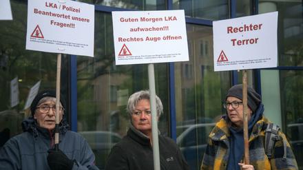 Immer donnerstags demonstriert die Initiative „Basta“ vor dem Landeskriminalamt.