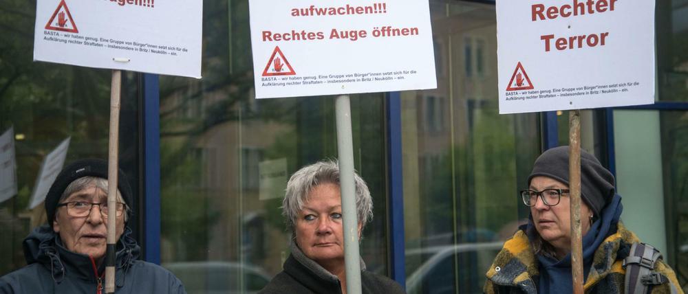 Immer donnerstags demonstriert die Initiative „Basta“ vor dem Landeskriminalamt.