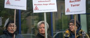 Immer donnerstags demonstriert die Initiative „Basta“ vor dem Landeskriminalamt.